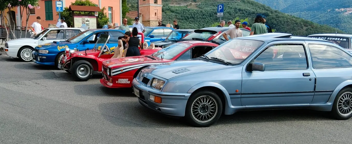 Auto storiche in piazza